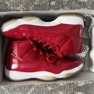 Jordan 11 win like 96 used size 10.5